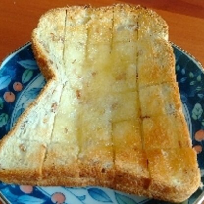 グリーンエメラルドさん、おはようございます!ライ麦食パンで作りましたが、バターとはちみつがシミシミ♡♡とっても美味しかったです(*´∀｀*)